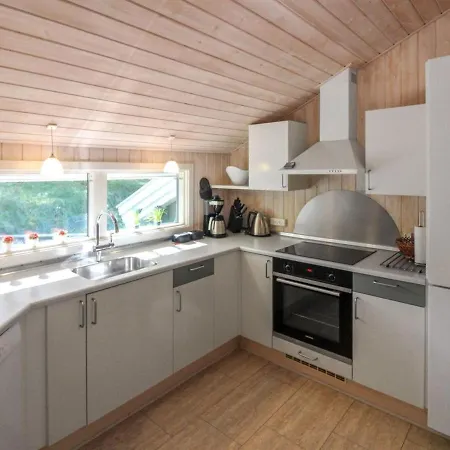 Dom wakacyjny Sylvia - 700m From The Sea In Bornholm By Interhome Nexø