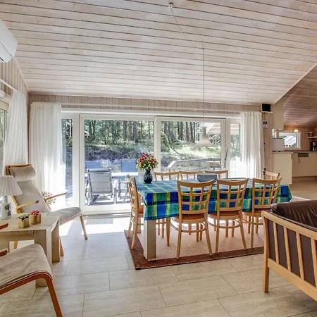 Sylvia - 900m From The Sea By Interhome