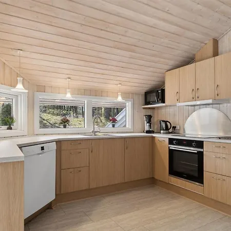 Sylvia - 900m From The Sea By Interhome