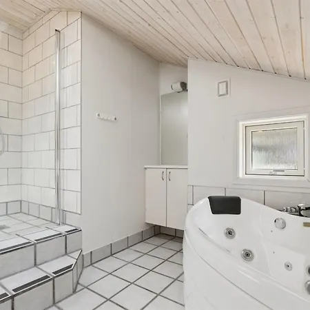 Sylvia - 900m From The Sea By Interhome